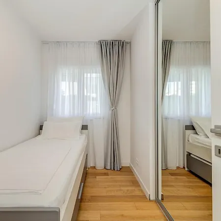 Luxury Znjan شقة سبليت