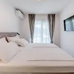 Luxury Znjan דירה *